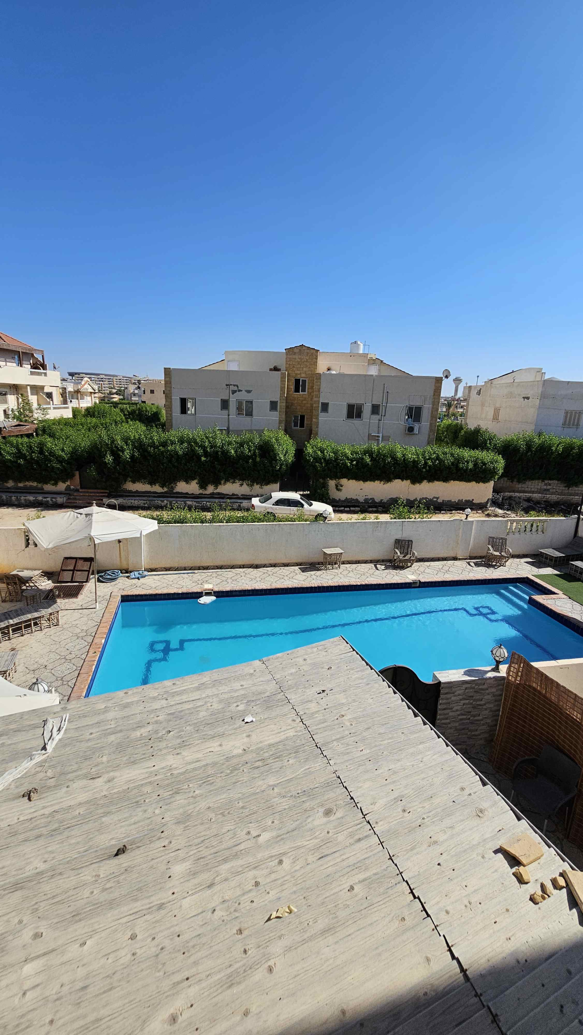 شاليه ارضي بحديقة للبيع بالتقسيط وحمام سباحه بالساحل الشمالي بتشطيب سوبر لوكس ولاستلام فوررري 