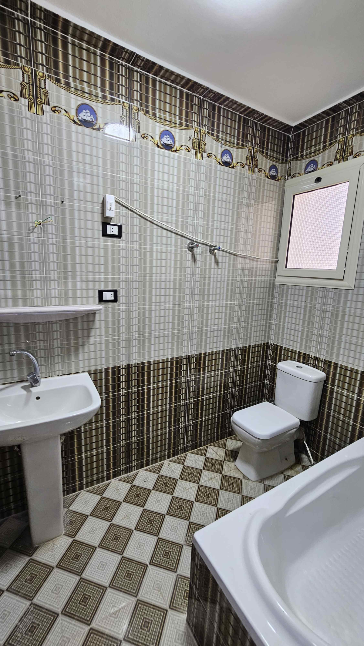 شاليه ارضي بحديقة للبيع بالتقسيط وحمام سباحه بالساحل الشمالي بتشطيب سوبر لوكس ولاستلام فوررري 