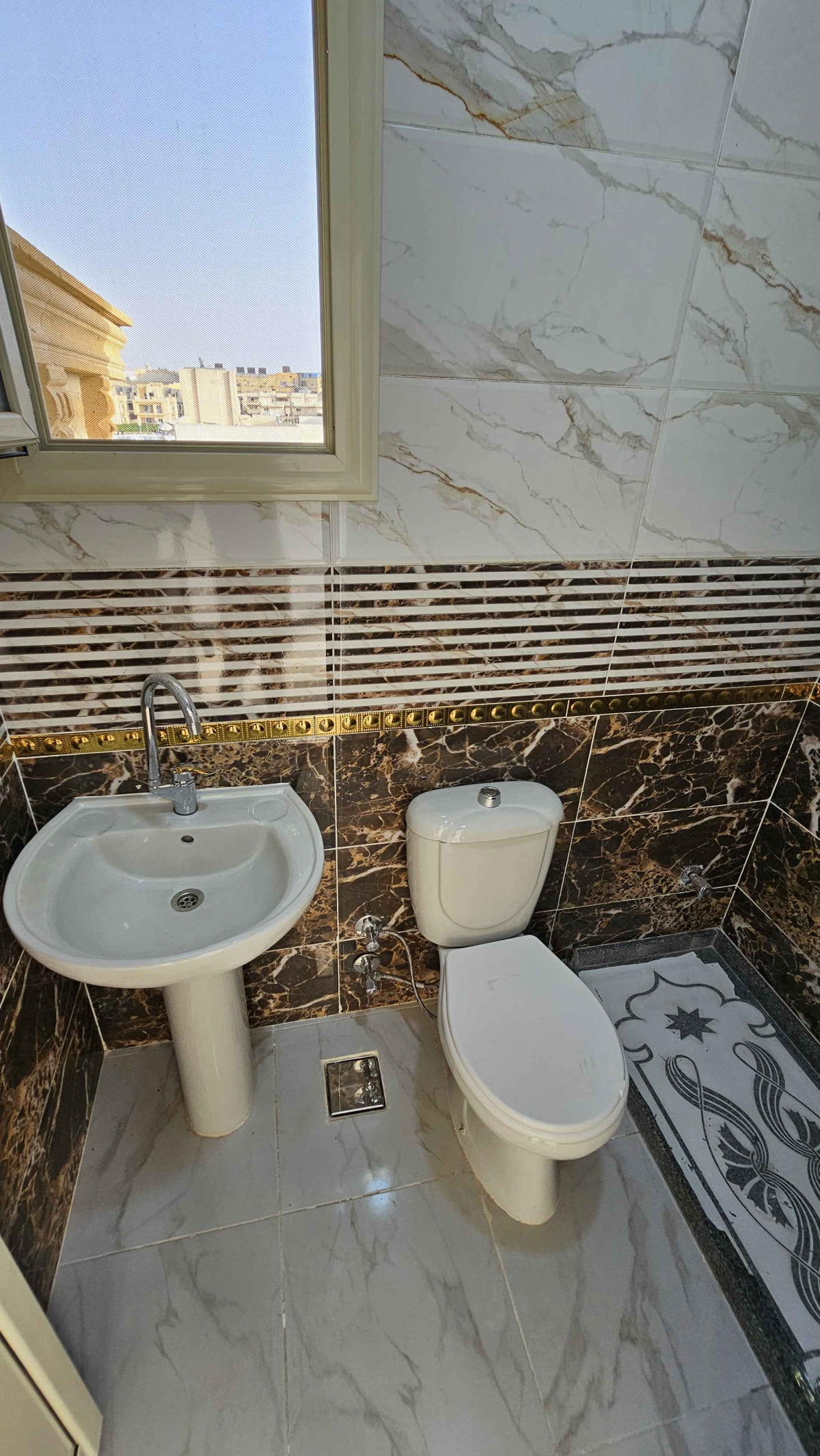 شاليه اول علوي بروف فيو بحر تشطيب الترا سوبر لوكس بالتقسيط والاستلام فوررري في الساحل الشمالي قرية بدر 