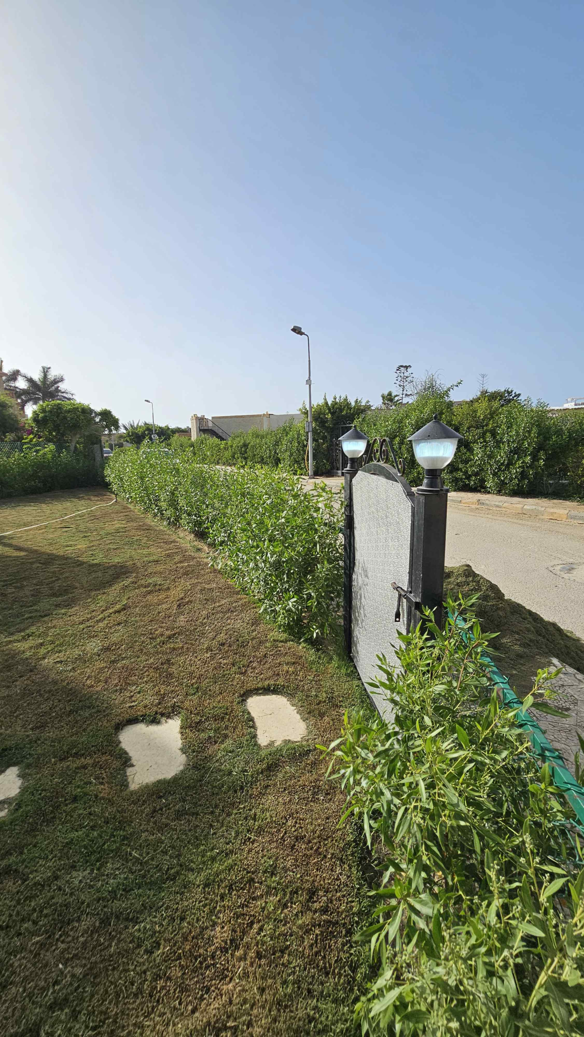 شاليه ارضي بحديقة للبيع بالتقسيط في الساحل الشمالي قرية بدر تشطيب الترا سوبر لوكس ولاستلام فوررري 