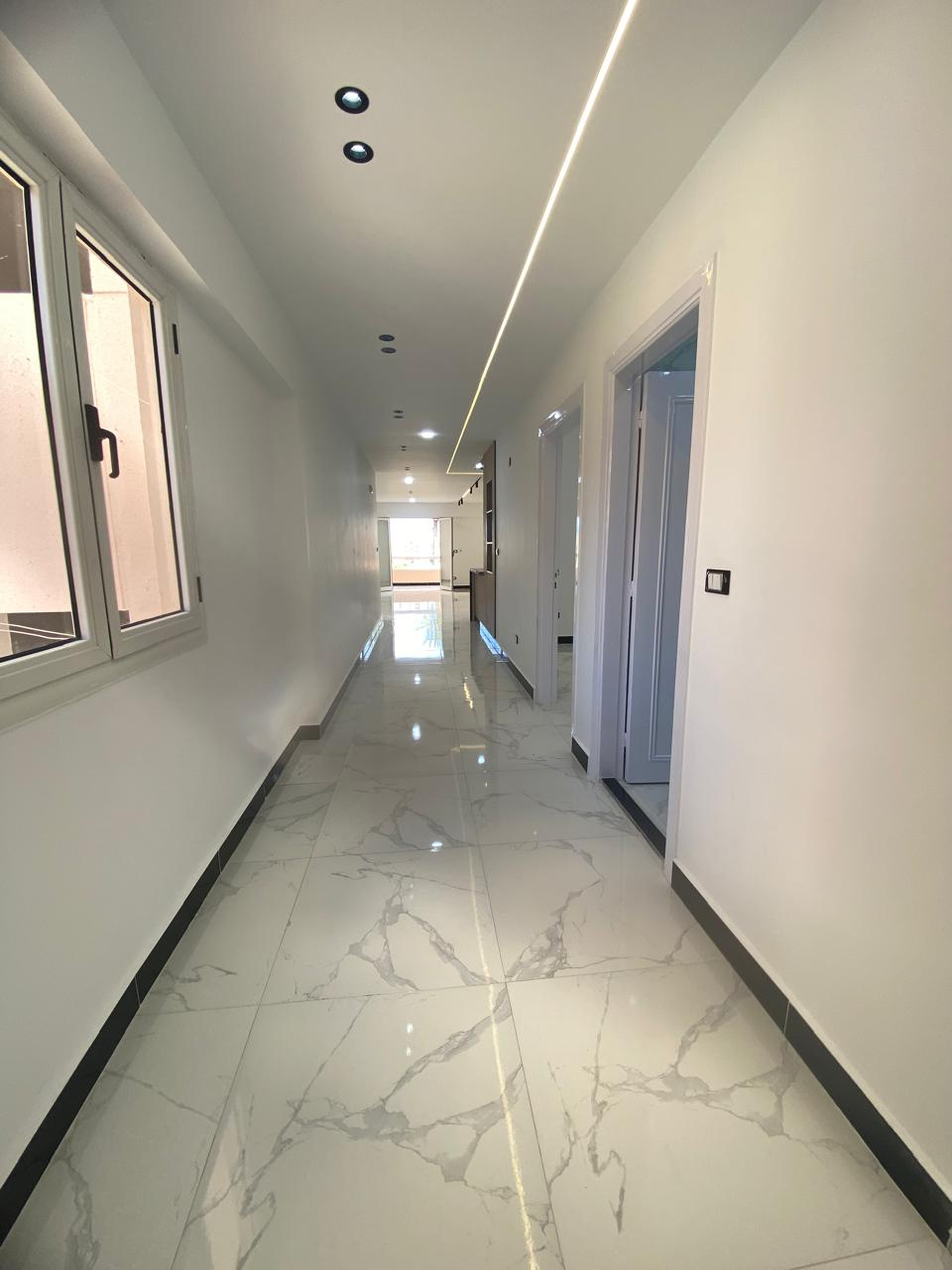 شاليه جميل جدا للبيع بالتقسيط تشطيب عالي جدا في قريه هايدي الساحل الشمالي