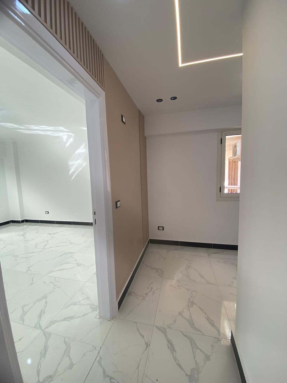 شاليه جميل جدا للبيع بالتقسيط تشطيب عالي جدا في قريه هايدي الساحل الشمالي