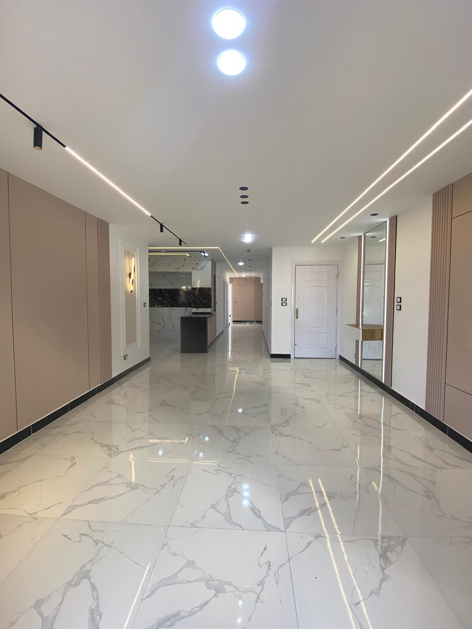 شاليه جميل جدا للبيع بالتقسيط تشطيب عالي جدا في قريه هايدي الساحل الشمالي