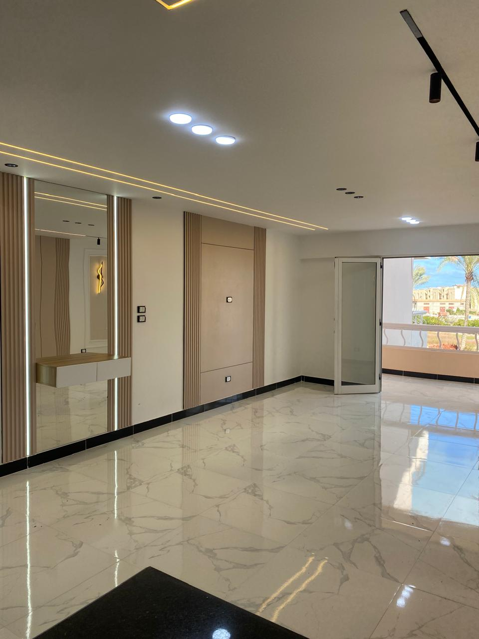 شاليه جميل جدا للبيع بالتقسيط تشطيب عالي جدا في قريه هايدي الساحل الشمالي