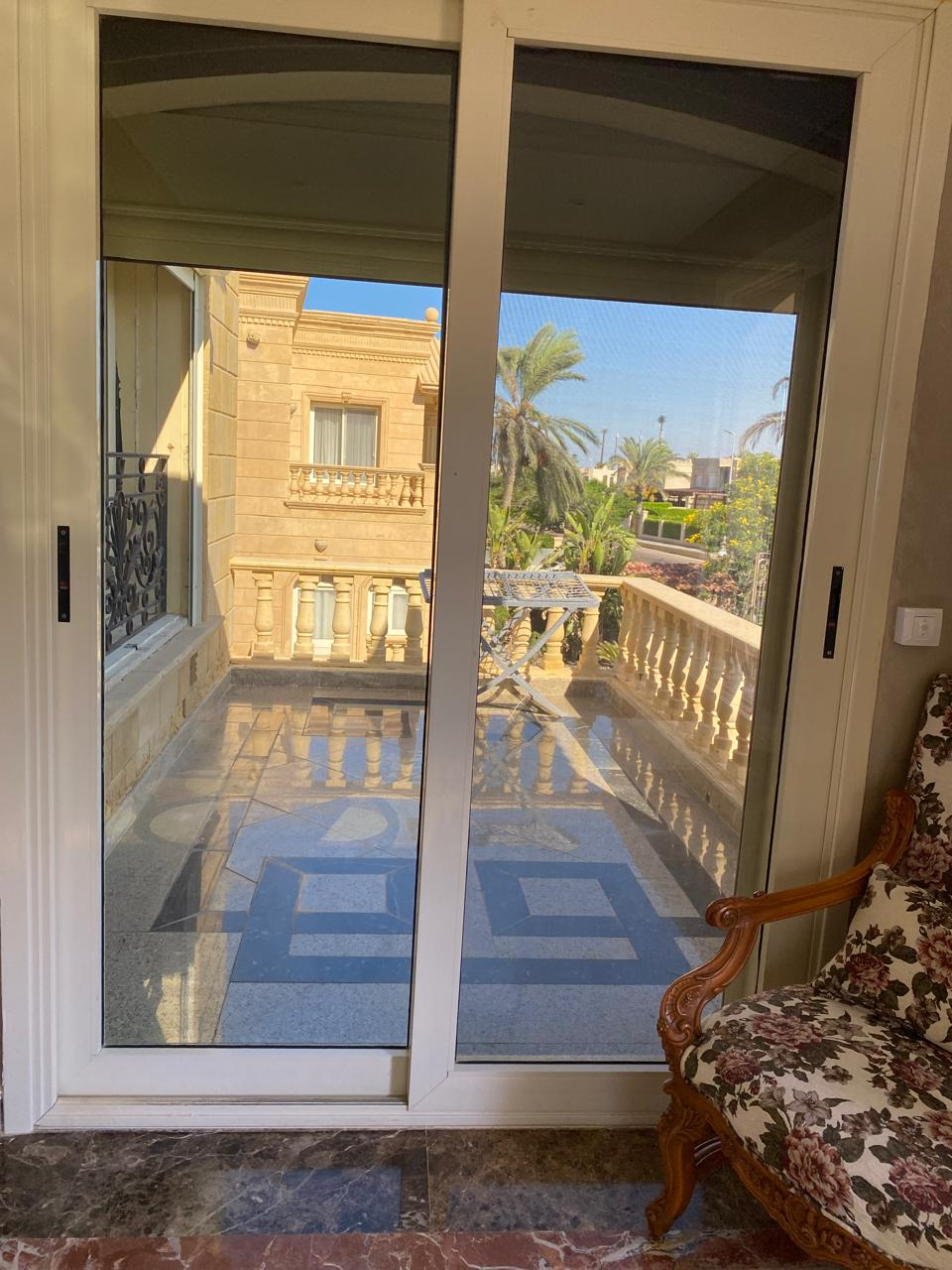 فيلا للبيع فيو ابراج العالمين اول صف بحر مارينا 7 بتشطيب وفرش راقي
